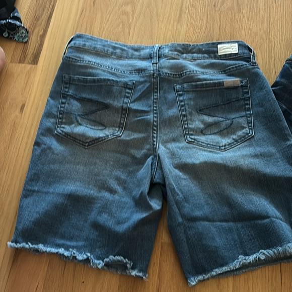 Women’s size 4 Jean shorts Seven brand - Picture 4 of 7